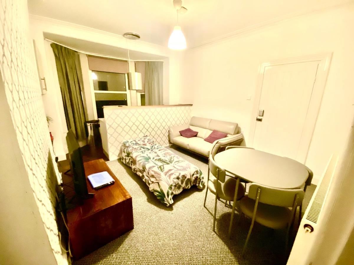 The Walnut Suite Lovely One Bedroom Flat In Stoke. Plymouth Eksteriør bilde