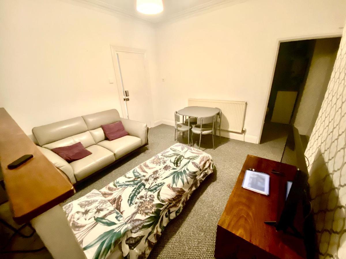 The Walnut Suite Lovely One Bedroom Flat In Stoke. Plymouth Eksteriør bilde